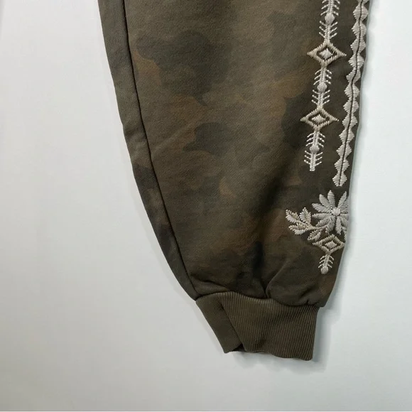 New Driftwood Stevie Floral Embroidered Joggers Pants Size X-Small Camouflage - Picture 4 of 8